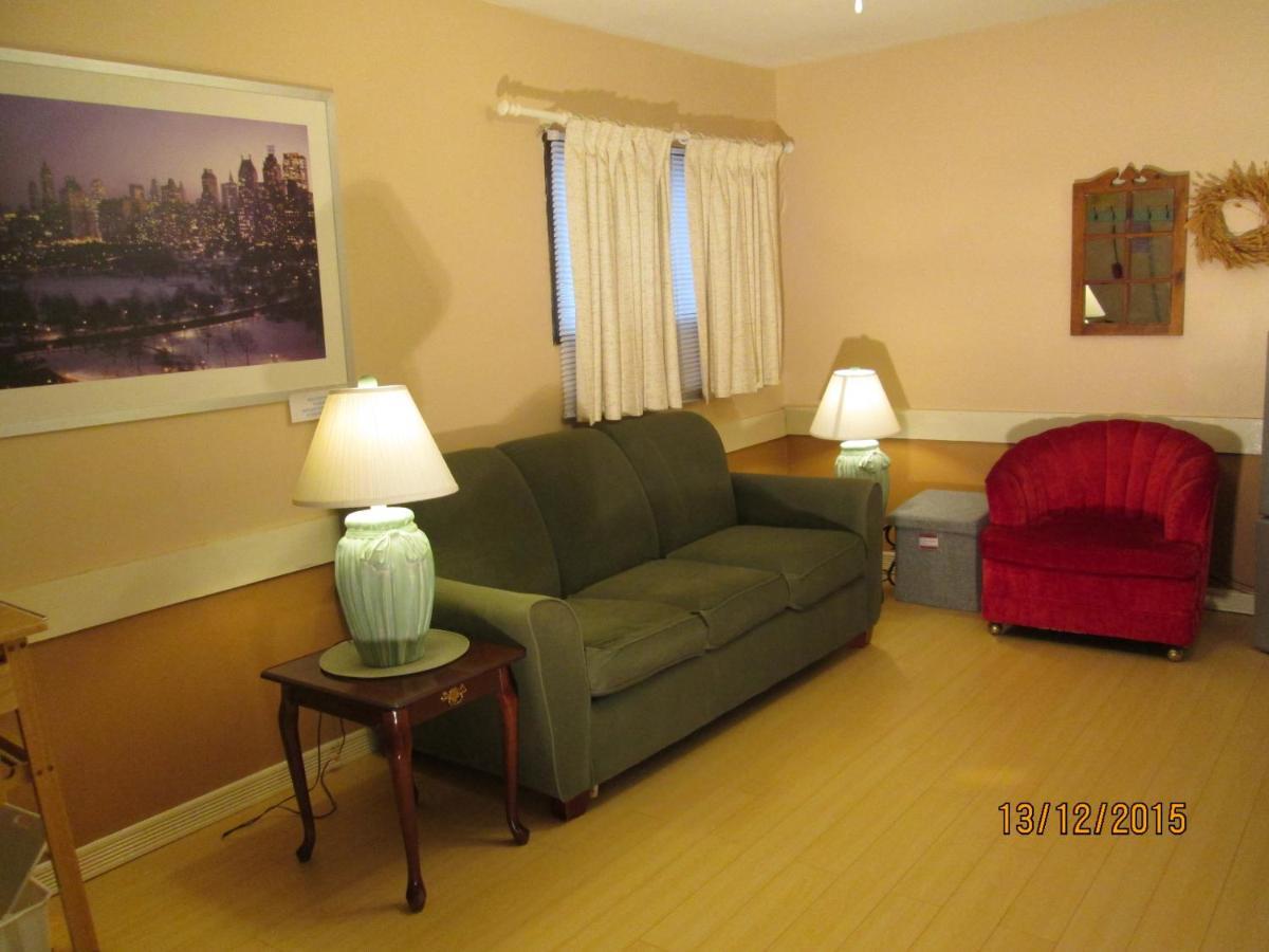 Tel-A-Friend Motel Вeрнoн Екстериор снимка