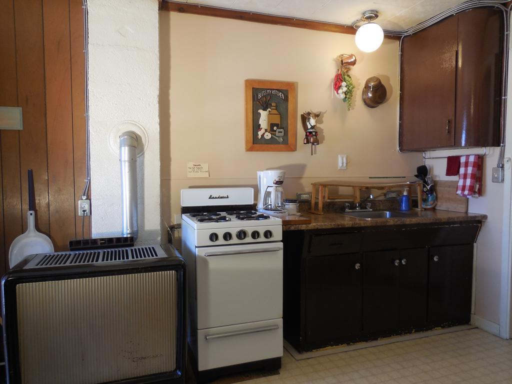 Tel-A-Friend Motel Вeрнoн Екстериор снимка
