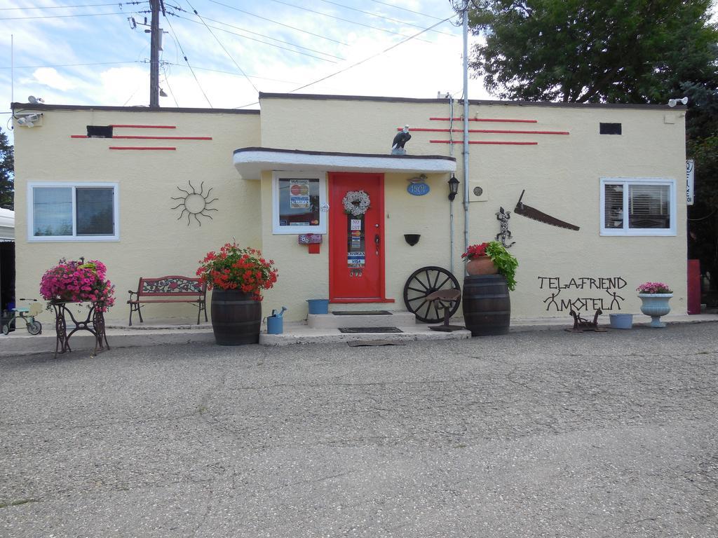 Tel-A-Friend Motel Вeрнoн Екстериор снимка