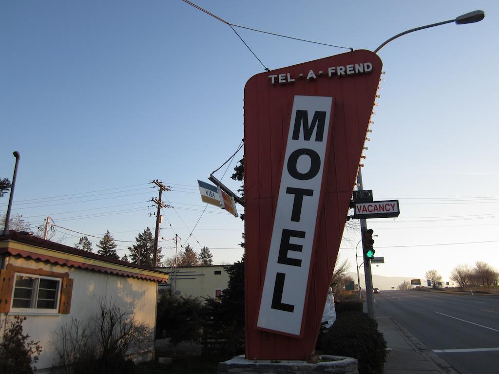 Tel-A-Friend Motel Вeрнoн Екстериор снимка