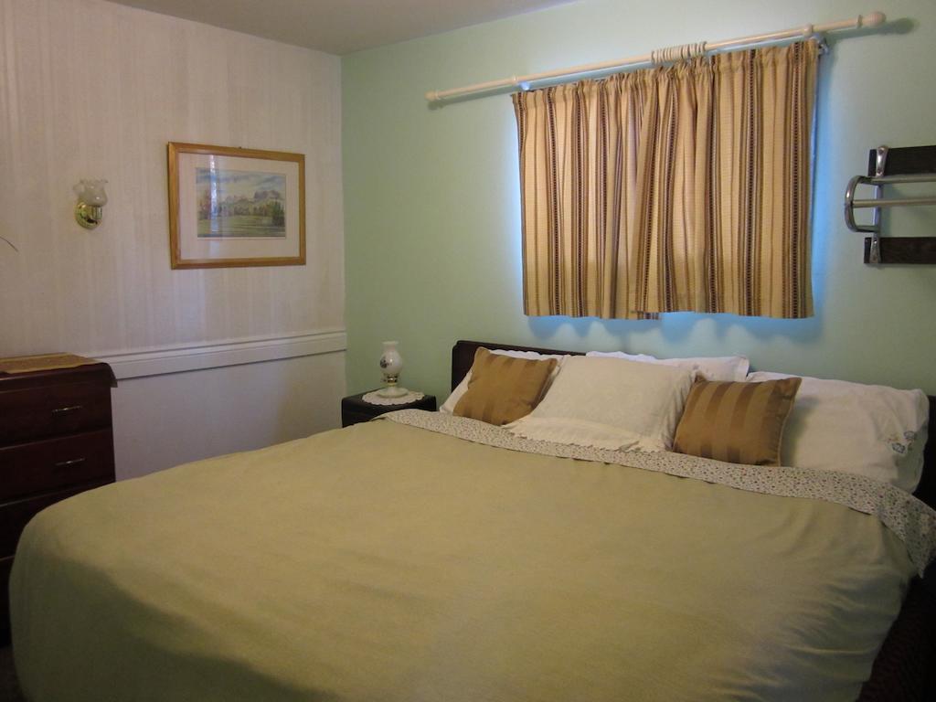 Tel-A-Friend Motel Вeрнoн Екстериор снимка